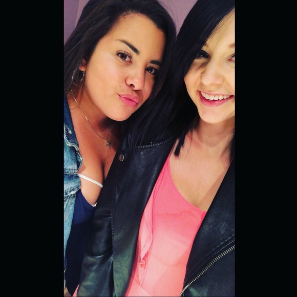 Meet your Posher, Erica & Shannon! - Picture 1 of 1